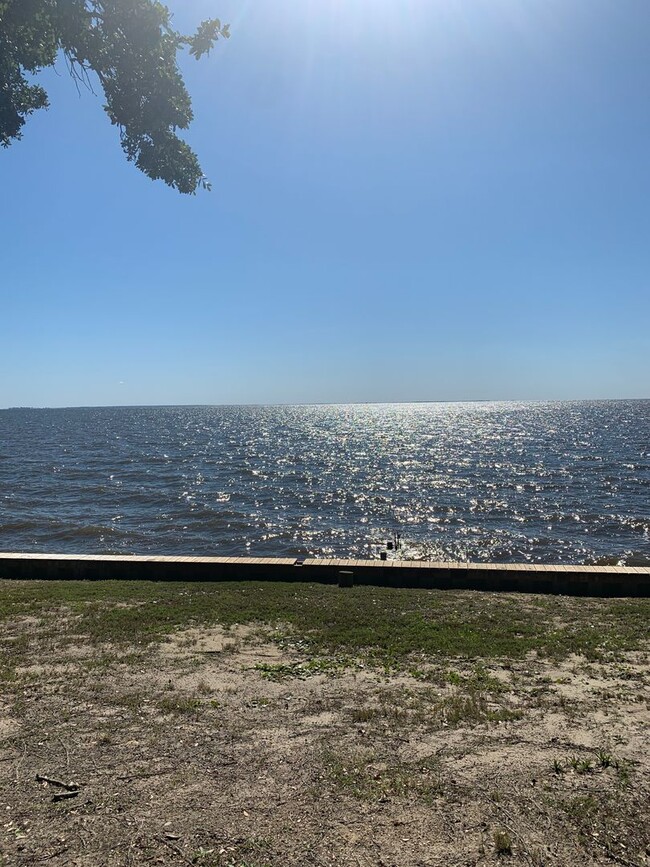 Building Photo - 3 Bedroom 2 Bath Home in Point Harbor Avai...