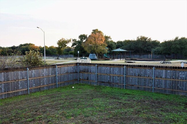 Building Photo - 317 Leanne Dr