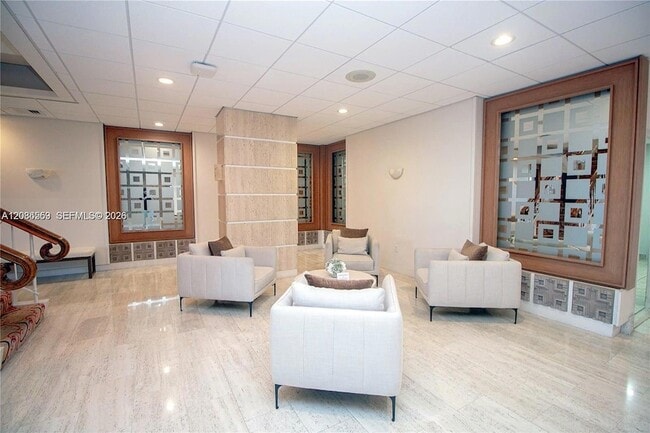 Building Photo - 2899 Collins Ave
