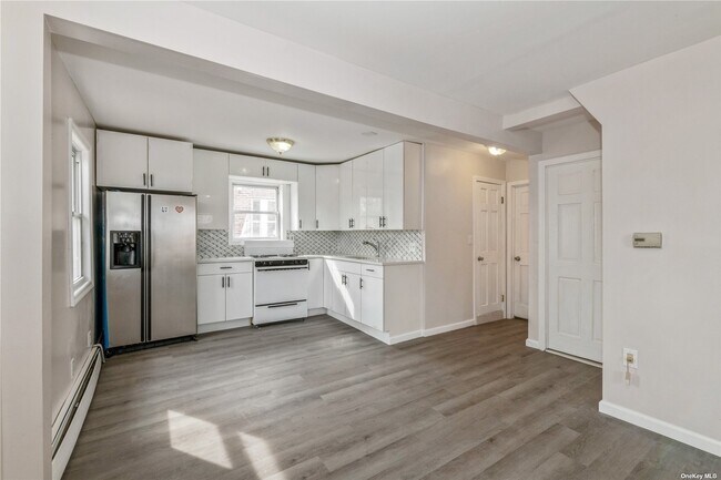 Building Photo - 71-12-71165 165th St