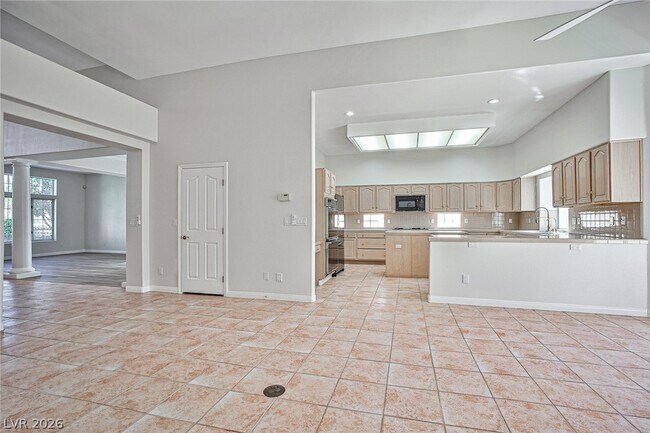 Building Photo - 8052 Marbella Cir