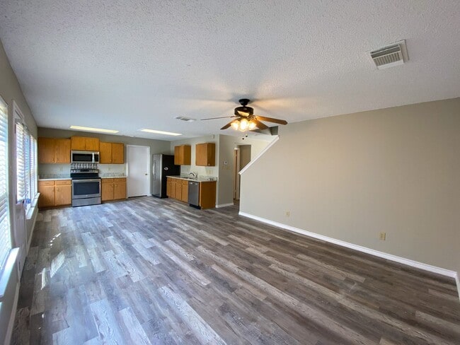Building Photo - Beautiful 3/2 home in Hunters Mill!