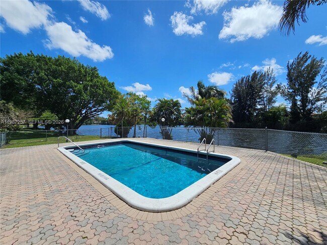 Building Photo - 3301 Spanish Moss Terrace