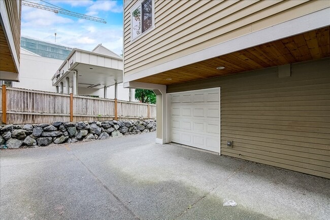 Building Photo - 844 NE 66th St