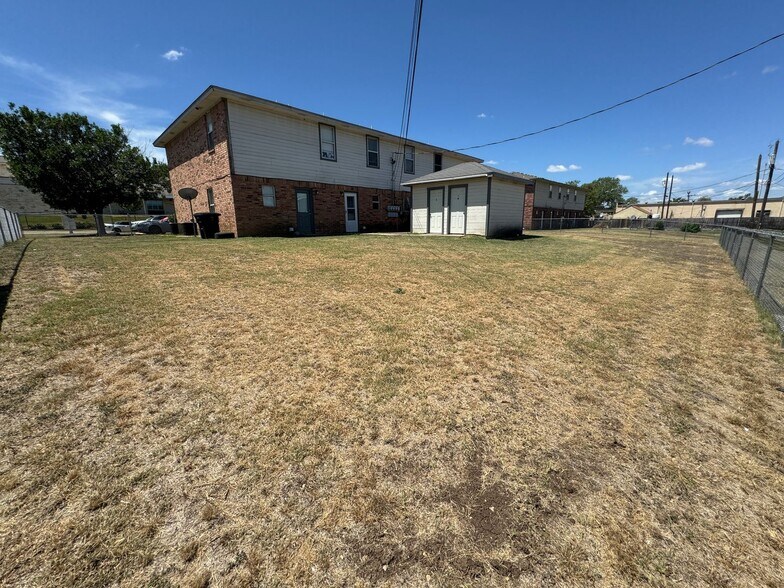 Building Photo - 205 Lydia Dr