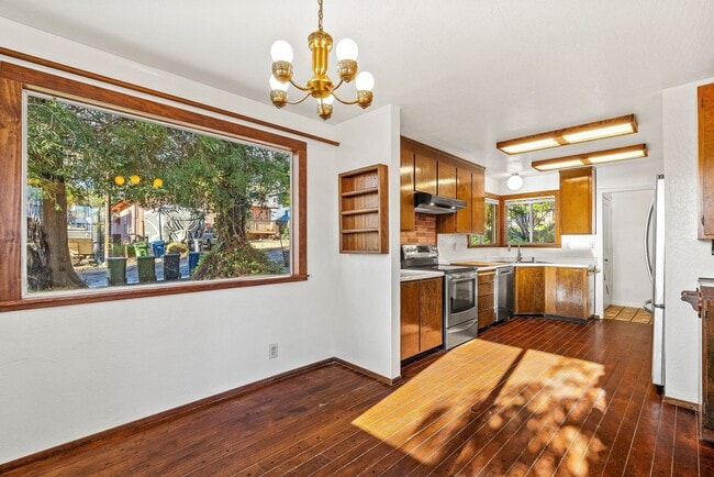 Building Photo - Cozy 2BR/2BA Duplex | Fireplace, Patio & Utilities Included