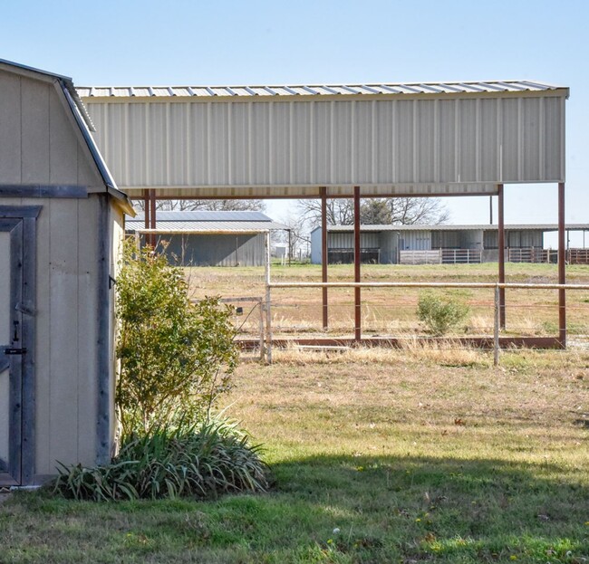 Building Photo - 2 Bedroom 2 Bath Country home in Chico