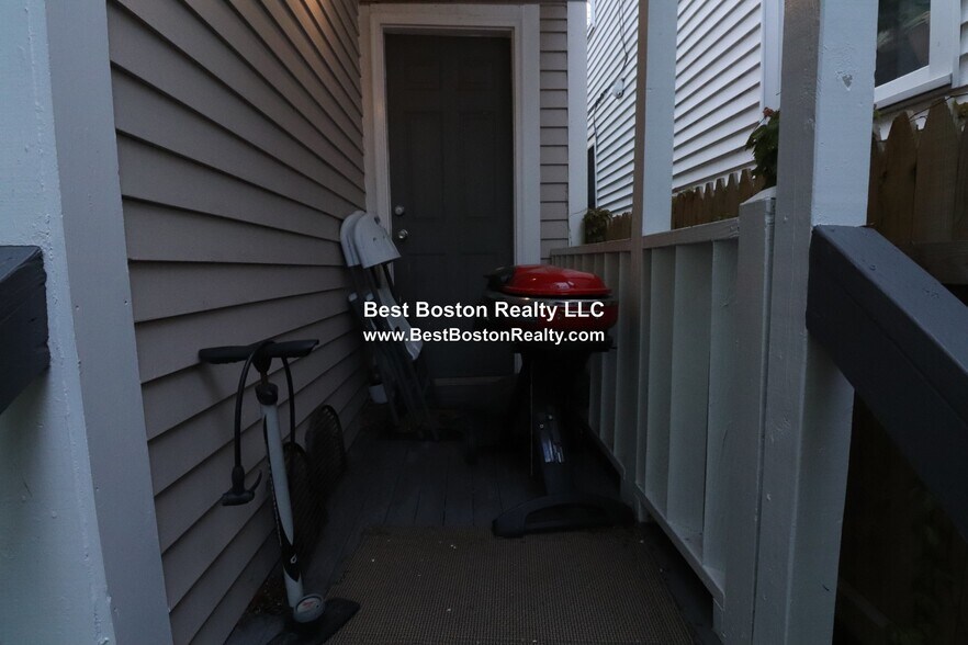 Building Photo - 429 Franklin St