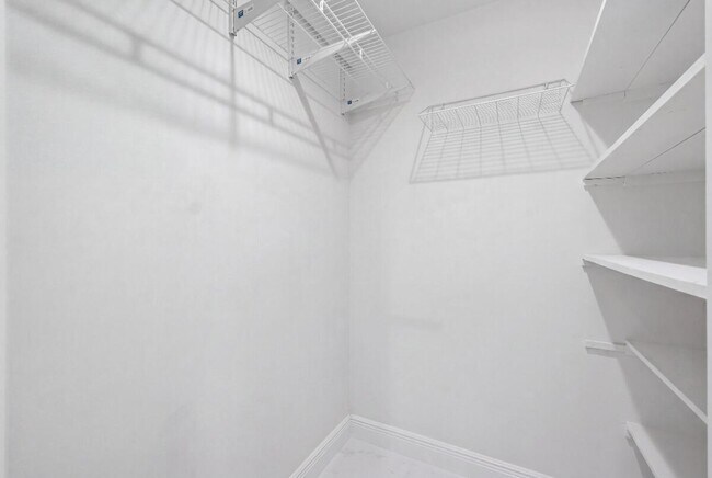 Building Photo - 877 NE 195th St