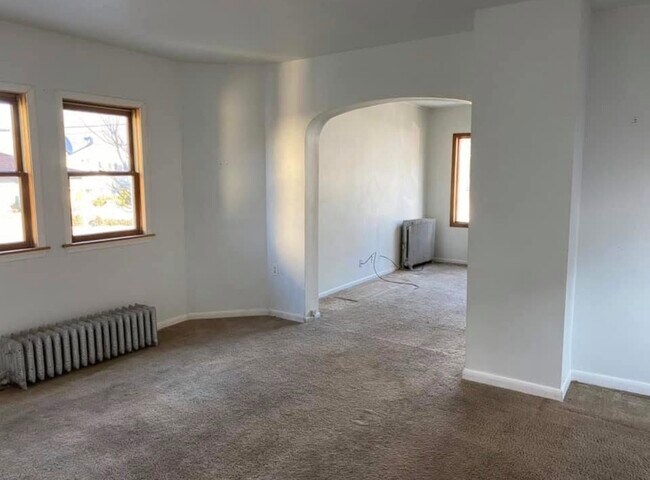 Building Photo - 220 S Valley Ave