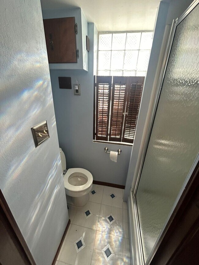 Building Photo - 3 BED 2 BATH SINGLE FAMILY HOME IN EUCLID!