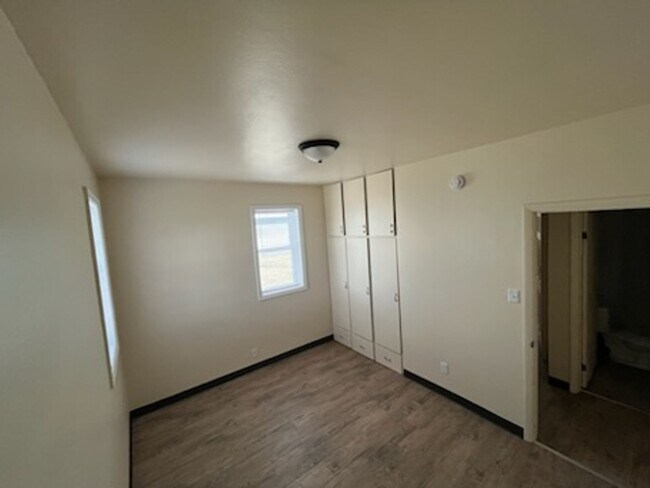 Building Photo - E0272 WI-54