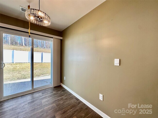 Building Photo - 1210 Leno Ln