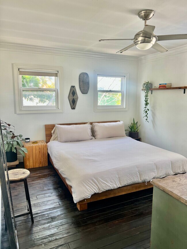 2Bedroom/2Bath - Master Bath - 33 S Venice Blvd