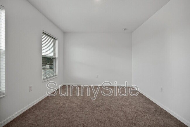 Building Photo - 10116 Grande Lp