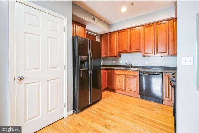 Building Photo - 610 Irving St NW