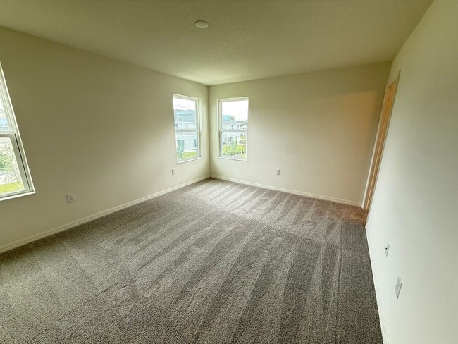 Building Photo - Lake Wales Towhhome