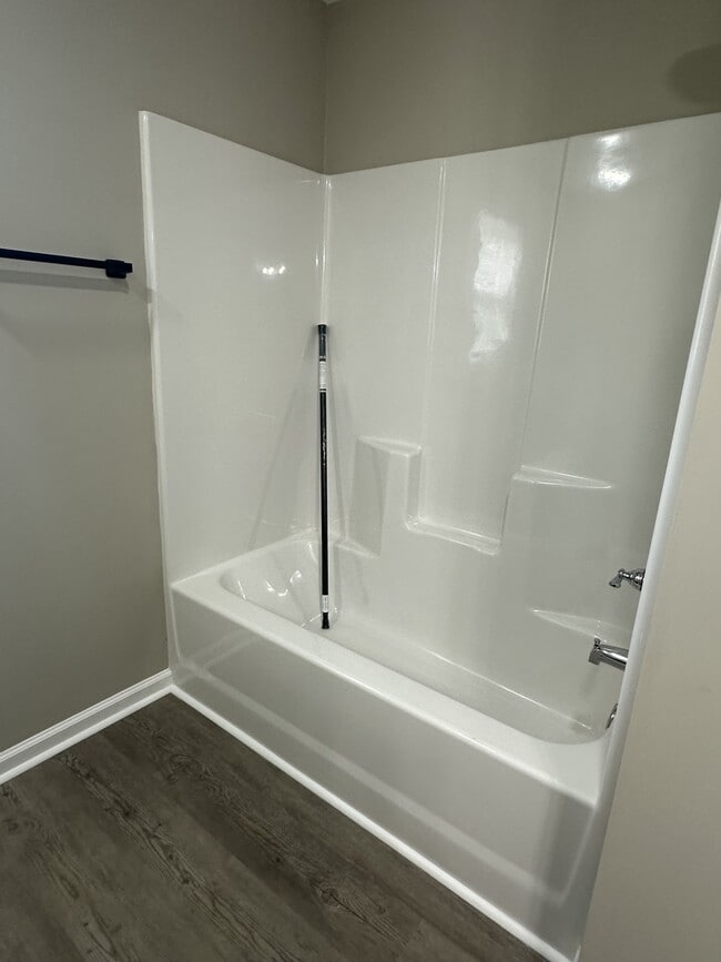 Building Photo - 609 40 th St E