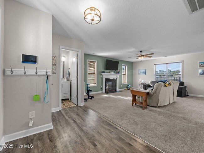 Building Photo - 216 Shell Rock Landing Rd