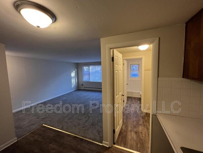 Building Photo - 353 Main St