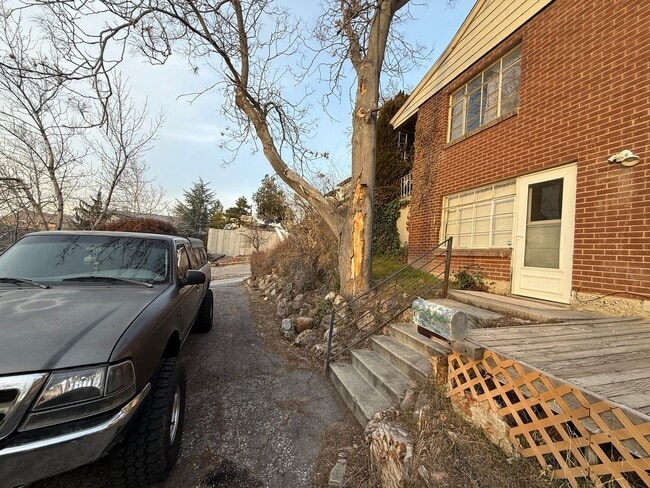 Building Photo - 1270 E Sherman Ave