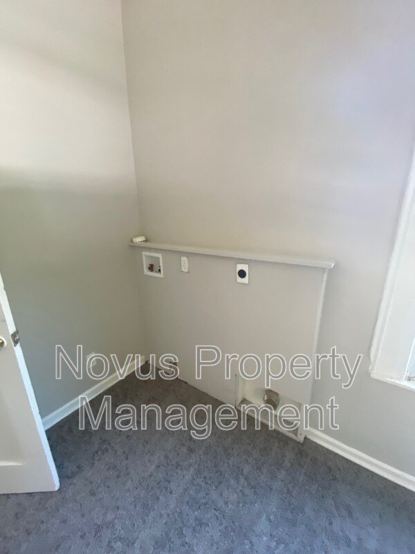 Building Photo - 302 Cedar St