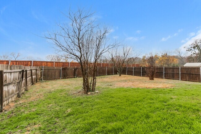 Building Photo - 526 Berryhill Dr