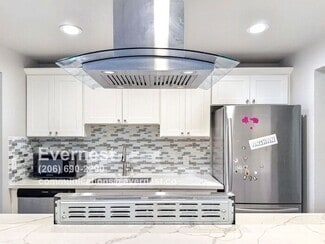 Building Photo - 3-Bedroom, 2-Bath Home in Convenient Locat...