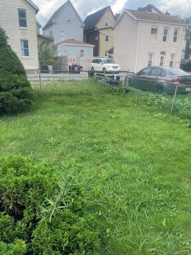 Building Photo - 4 bedroom. 1.5 Bath- Turtle Creek Pa