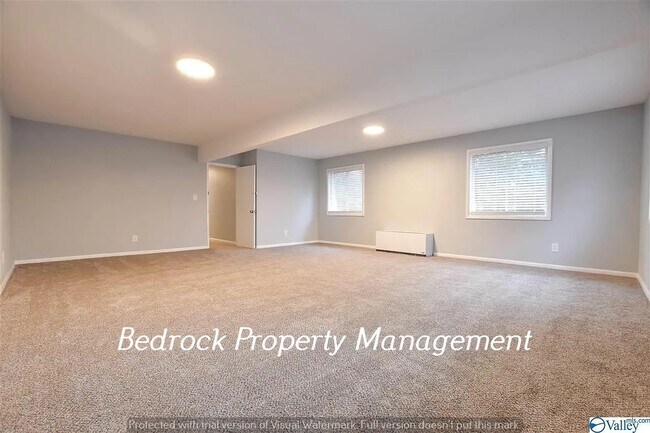 Building Photo - 2008 Woodmore Dr SE