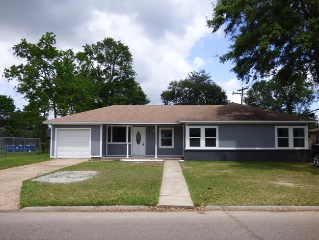 Building Photo - 1030 Clairmont Dr