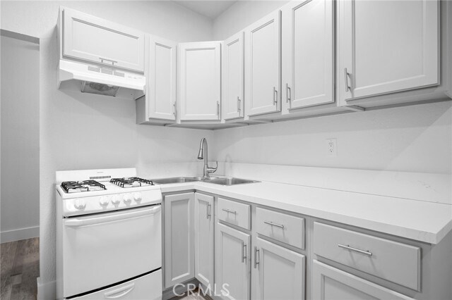 Building Photo - 228 S Kenwood St