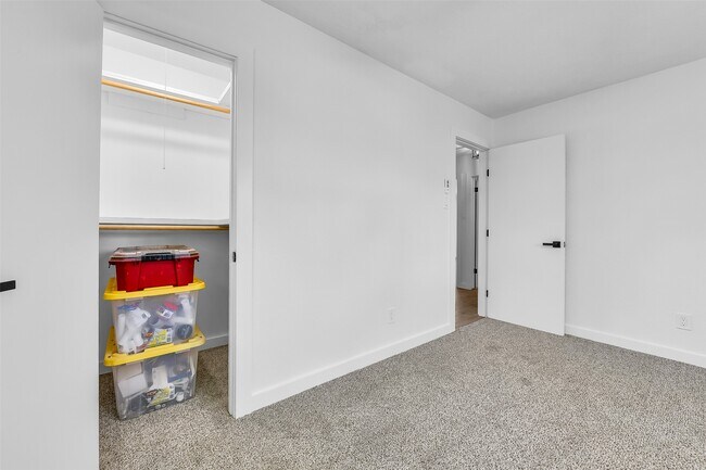 Building Photo - 1913 41st Ave N