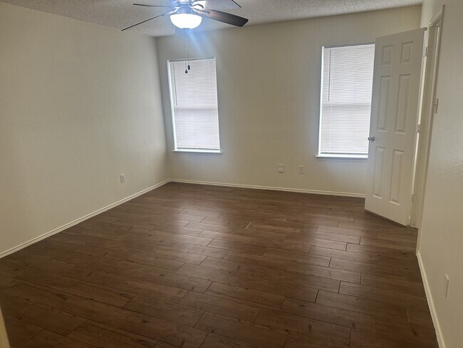 Building Photo - 8424 Cove Meadow Ln