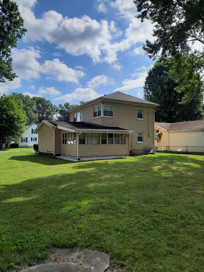 Building Photo - 4601 Washington Ave SE