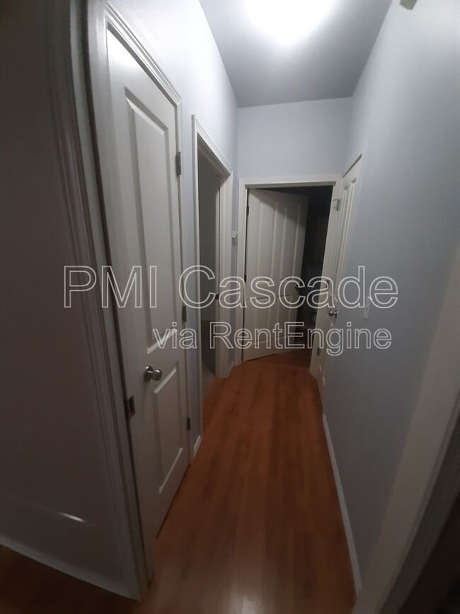 Building Photo - 2185 Hammond Ave