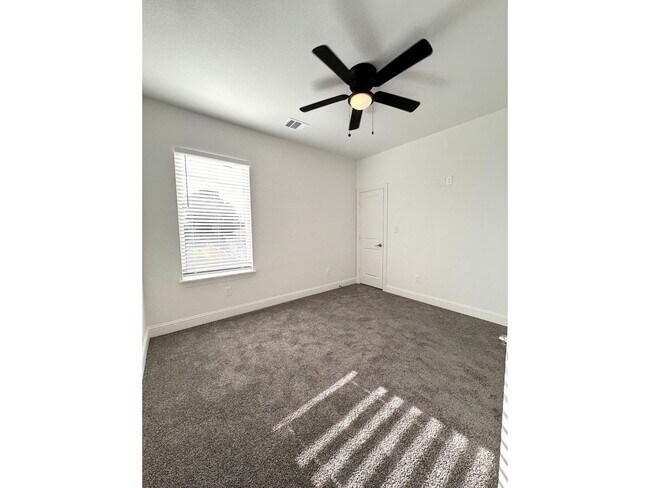 Building Photo - 7710 Darnay Dr