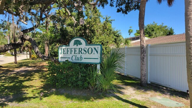 Building Photo - Annual UNfurnished renovated 2/1 condo dow...