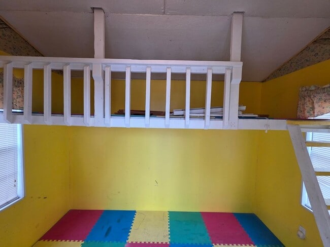 Building Photo - Gorgeous Home in Great Neighborhood