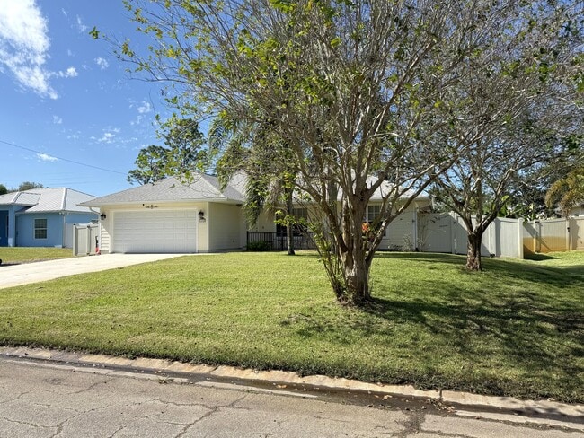 Building Photo - 1835 17th Ave SW