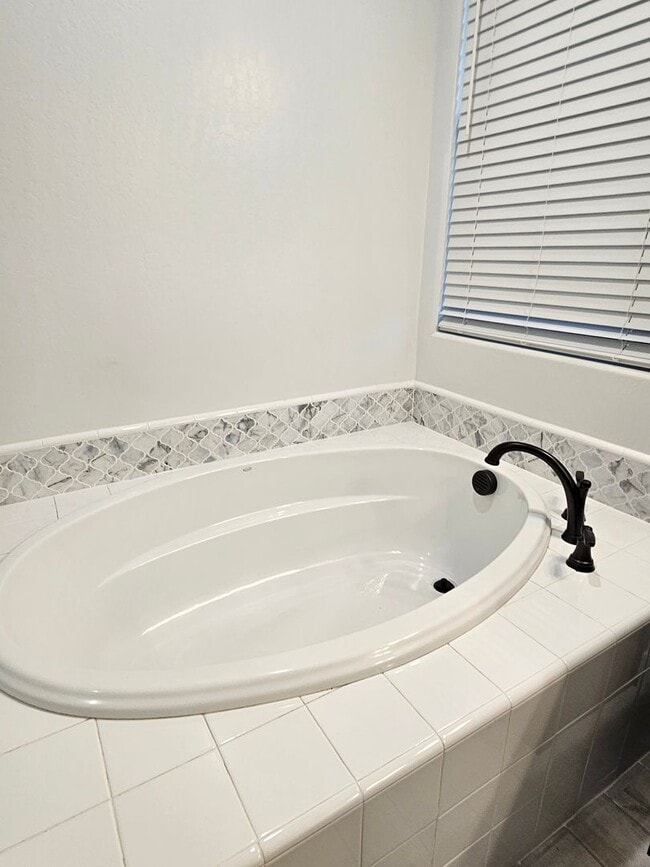 Building Photo - Beautiful Home in Gated Community