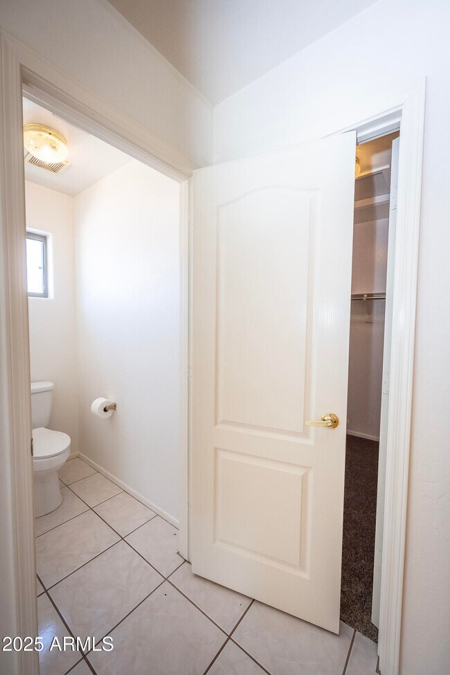 Building Photo - 3844 E Kings Ave