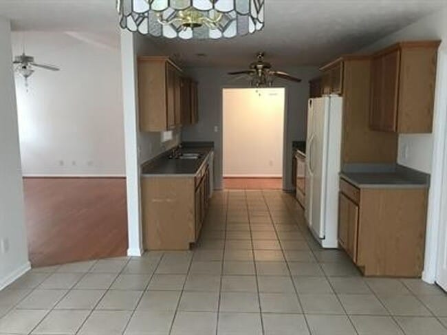 Building Photo - Carolina Lakes!!