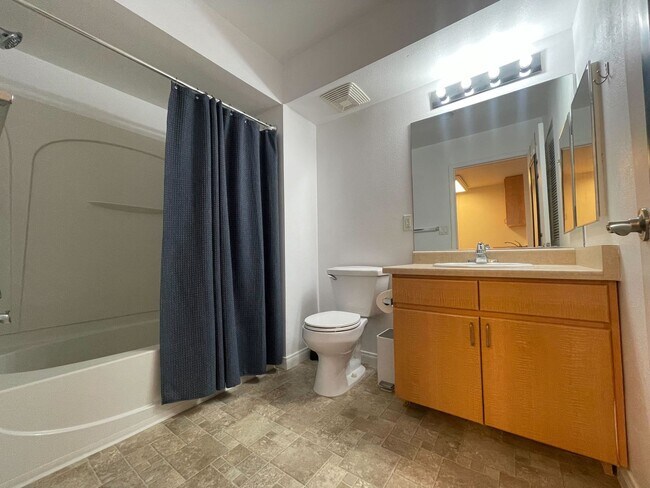 Building Photo - Modern Studio in the Heart of Little Italy...