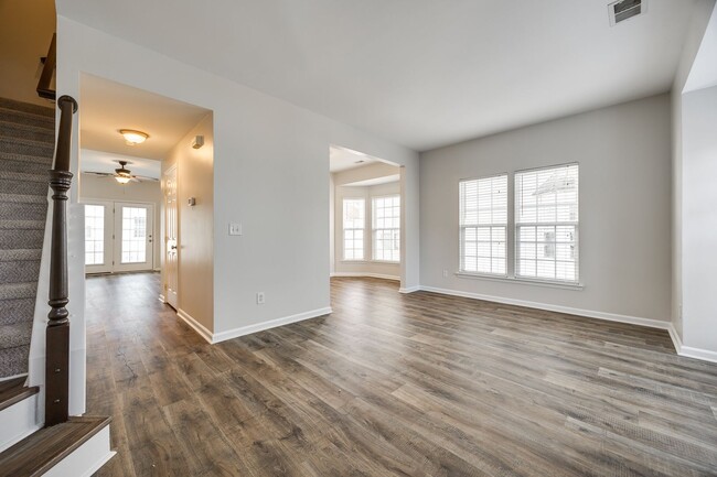 Building Photo - Fantastic Townhome in STEELE CREEK area!