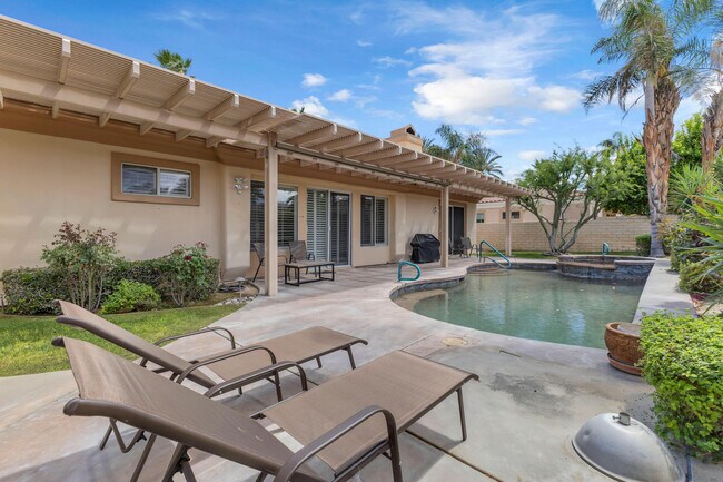 Building Photo - 44397 Mesquite Dr