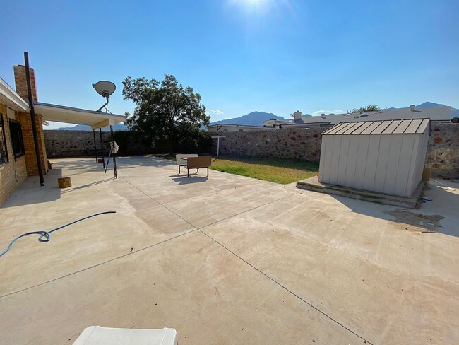 Building Photo - Northeast El Paso 3 Bed Refrig A/C