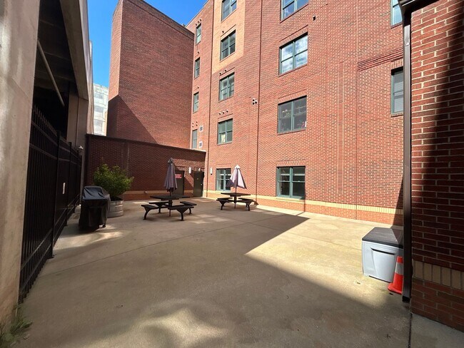 Building Photo - 1 Bed | 1.5 Bath Downtown Raleigh Condo - ...