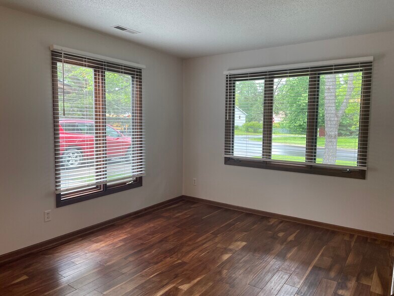 Building Photo - 1807 Karis Way