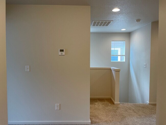 Building Photo - Spacious Vancouver Home in Cul-De-Sac With A Loft & Premium Deck!